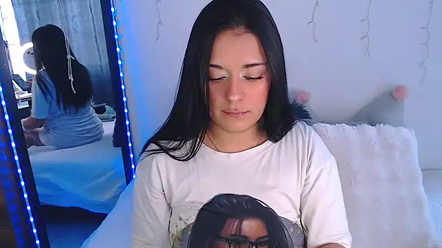 Snapshot of Samanta_james19 chatting on 04/02/26, 05:54 Samanta james19 online show from 04/02/26, 05:54