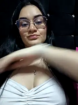 Snapshot of Hanna_Kinsley chatting on 03/13/25, 03:22 Hanna Kinsley online show from 03/13/25, 03:22