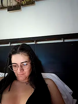 Snapshot of Hanna_Kinsley chatting on 11/12/25, 08:30 Hanna Kinsley online show from 11/12/25, 08:30