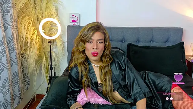 Snapshot of Rouse_Hilton chatting on 11/04/25, 01:16 Rouse Hilton online show from 11/04/25, 01:16