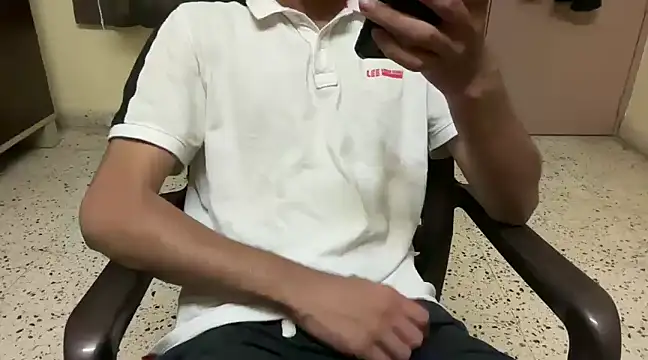 Snapshot of rahul_4u chatting on 03/19/25, 03:51 rahul 4u online show from 03/19/25, 03:51