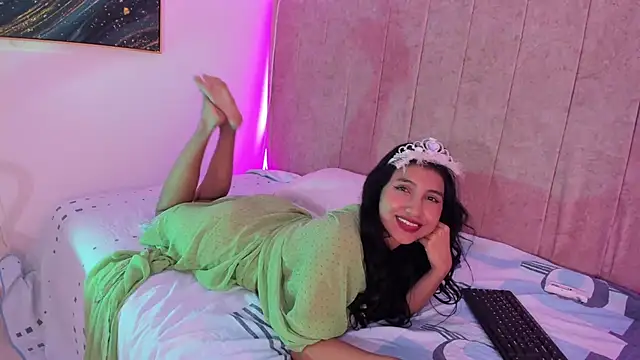 naomiii   online show from 09/17/25, 05:42