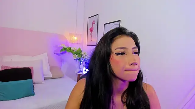 naomiii   online show from 10/15/25, 11:43