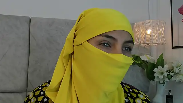 naomiii   online show from 11/13/25, 11:53