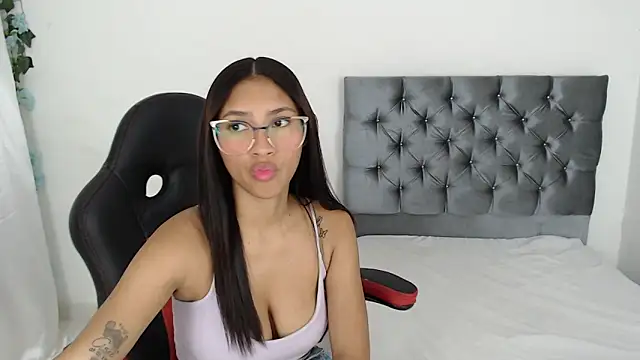 Snapshot of nicol_jc chatting on 12/28/24, 12:45 nicol jc online show from 12/28/24, 12:45