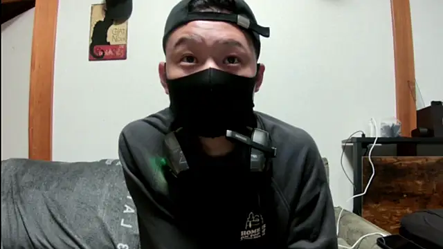 Snapshot of tuki_fu chatting on 12/15/24, 11:01 tuki fu online show from 12/15/24, 11:01