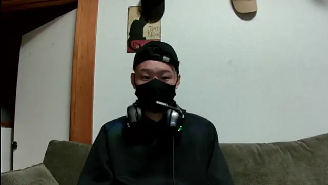 Snapshot of tuki_fu chatting on 12/17/24, 11:49 tuki fu online show from 12/17/24, 11:49