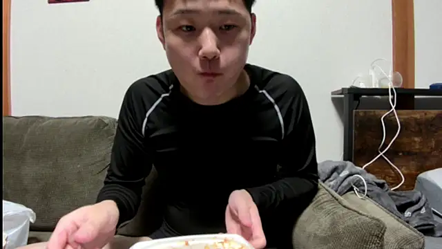 Snapshot of tuki_fu chatting on 02/11/25, 12:16 tuki fu online show from 02/11/25, 12:16