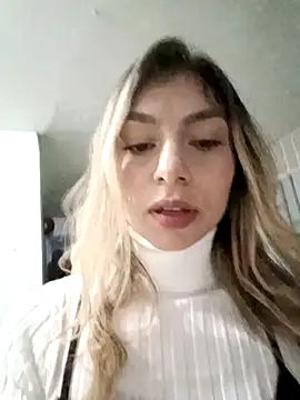 Snapshot of Karolgood3 chatting on 12/25/24, 05:48 Karolgood3 online show from 12/25/24, 05:48