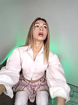 Snapshot of Karolgood3 chatting on 11/08/25, 08:29 Karolgood3 online show from 11/08/25, 08:29