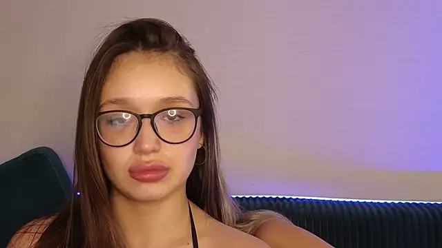 Snapshot of Megan_Kira chatting on 02/20/25, 06:06 Megan Kira online show from 02/20/25, 06:06