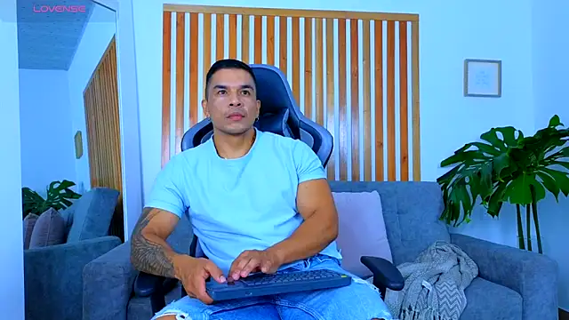 estebandelouis online show from 05/25/26, 01:22