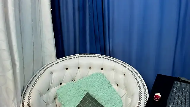 Analia18  online show from 01/27/25, 12:16