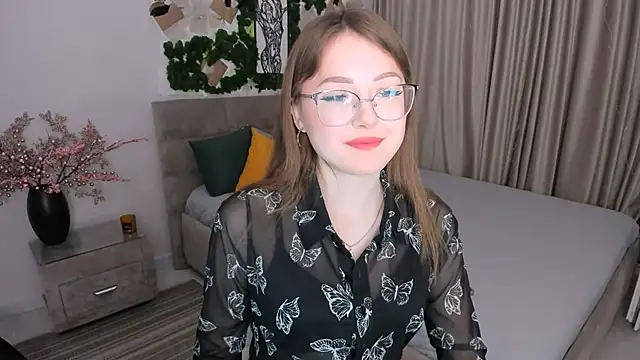 Snapshot of SereneFlame chatting on 02/04/25, 04:08 SereneFlame online show from 02/04/25, 04:08