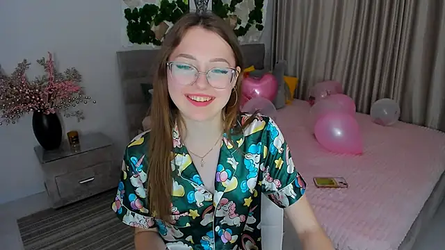 Snapshot of SereneFlame chatting on 02/17/25, 11:31 SereneFlame online show from 02/17/25, 11:31