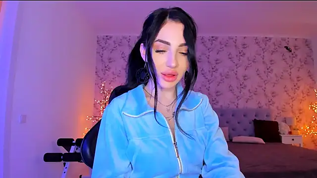 NancyLovee  online show from 05/10/26, 01:05