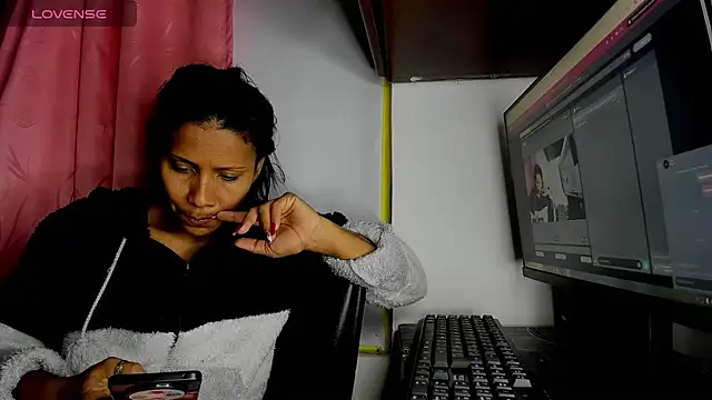 Snapshot of Nenita_Hot_ chatting on 09/08/25, 08:52 Nenita Hot online show from 09/08/25, 08:52