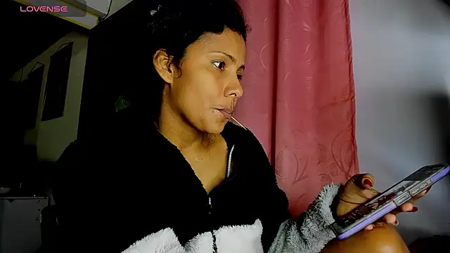 Snapshot of Nenita_Hot_ chatting on 09/17/25, 07:37 Nenita Hot online show from 09/17/25, 07:37