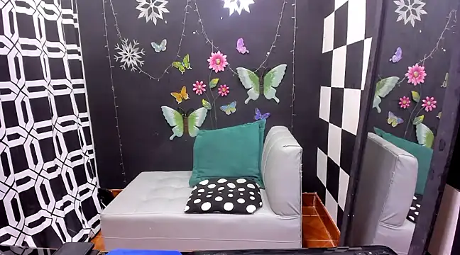 Snapshot of MikeRose94 chatting on 02/01/25, 01:34 MikeRose94 online show from 02/01/25, 01:34