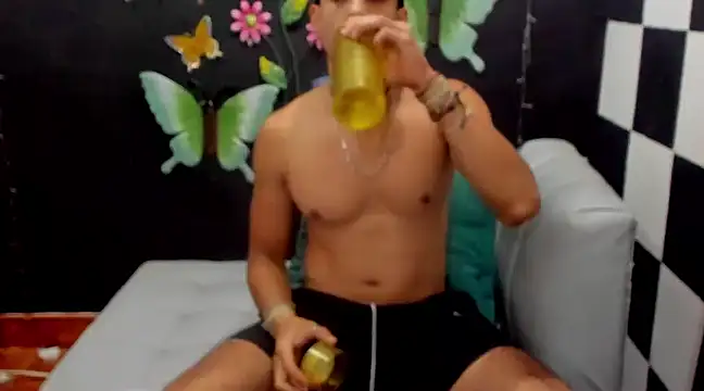 Snapshot of MikeRose94 chatting on 02/11/25, 08:52 MikeRose94 online show from 02/11/25, 08:52