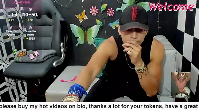 Snapshot of MikeRose94 chatting on 03/03/25, 05:39 MikeRose94 online show from 03/03/25, 05:39