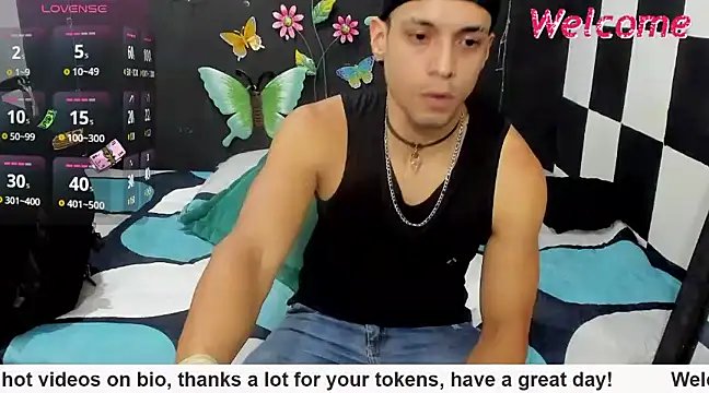 Snapshot of MikeRose94 chatting on 03/15/25, 04:32 MikeRose94 online show from 03/15/25, 04:32