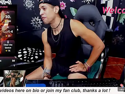 Snapshot of MikeRose94 chatting on 10/08/25, 06:27 MikeRose94 online show from 10/08/25, 06:27