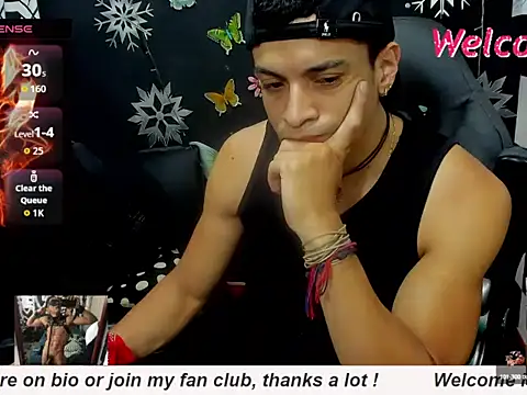 Snapshot of MikeRose94 chatting on 10/13/25, 07:03 MikeRose94 online show from 10/13/25, 07:03