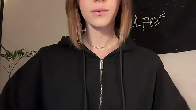 ur molly online show from 04/16/26, 04:57