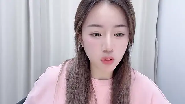 Snapshot of chloe-01 chatting on 12/02/24, 12:18 chloe-01 online show from 12/02/24, 12:18