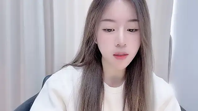 Snapshot of chloe-01 chatting on 12/03/24, 04:36 chloe-01 online show from 12/03/24, 04:36