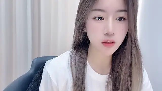 Snapshot of chloe-01 chatting on 12/04/24, 04:21 chloe-01 online show from 12/04/24, 04:21