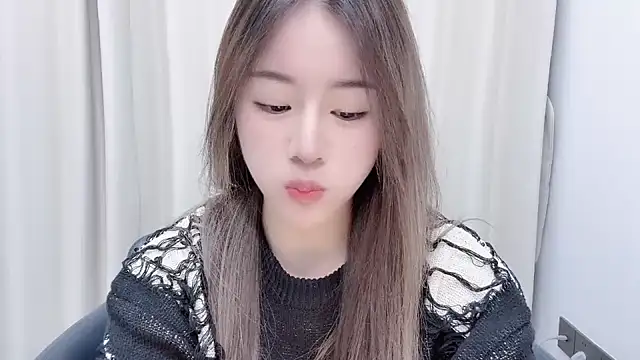 Snapshot of chloe-01 chatting on 12/07/24, 12:24 chloe-01 online show from 12/07/24, 12:24