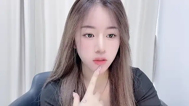 Snapshot of chloe-01 chatting on 12/08/24, 04:25 chloe-01 online show from 12/08/24, 04:25