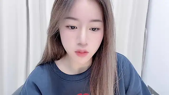 Snapshot of chloe-01 chatting on 12/11/24, 12:23 chloe-01 online show from 12/11/24, 12:23