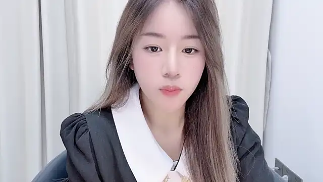 Snapshot of chloe-01 chatting on 12/12/24, 12:22 chloe-01 online show from 12/12/24, 12:22