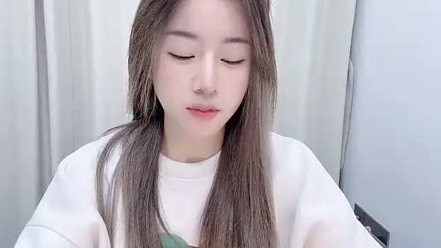 Snapshot of chloe-01 chatting on 12/14/24, 12:23 chloe-01 online show from 12/14/24, 12:23