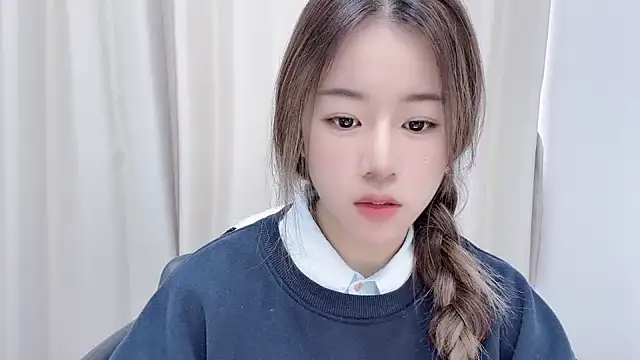 Snapshot of chloe-01 chatting on 12/16/24, 04:23 chloe-01 online show from 12/16/24, 04:23