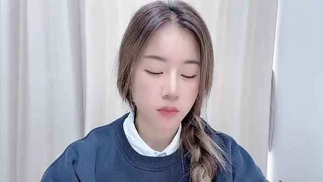 Snapshot of chloe-01 chatting on 12/16/24, 07:26 chloe-01 online show from 12/16/24, 07:26