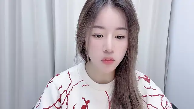 Snapshot of chloe-01 chatting on 12/16/24, 12:16 chloe-01 online show from 12/16/24, 12:16