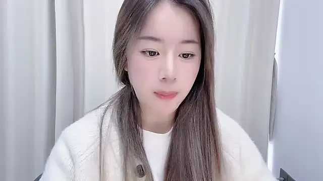 Snapshot of chloe-01 chatting on 12/19/24, 05:07 chloe-01 online show from 12/19/24, 05:07