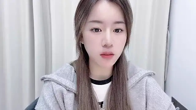 Snapshot of chloe-01 chatting on 12/19/24, 12:45 chloe-01 online show from 12/19/24, 12:45