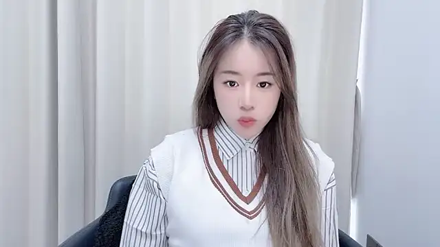 Snapshot of chloe-01 chatting on 12/20/24, 04:31 chloe-01 online show from 12/20/24, 04:31