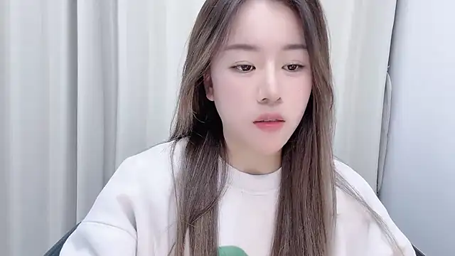 Snapshot of chloe-01 chatting on 12/21/24, 12:16 chloe-01 online show from 12/21/24, 12:16