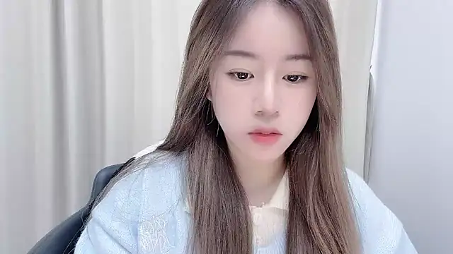 Snapshot of chloe-01 chatting on 12/22/24, 04:17 chloe-01 online show from 12/22/24, 04:17