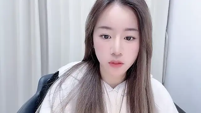 Snapshot of chloe-01 chatting on 12/24/24, 12:22 chloe-01 online show from 12/24/24, 12:22