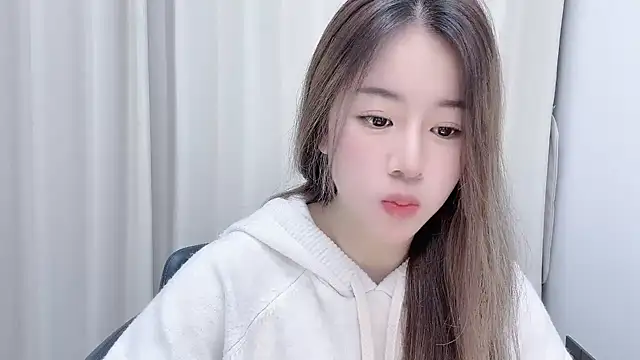 Snapshot of chloe-01 chatting on 12/27/24, 12:12 chloe-01 online show from 12/27/24, 12:12