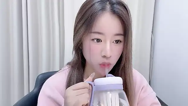 Snapshot of chloe-01 chatting on 01/11/25, 12:29 chloe-01 online show from 01/11/25, 12:29