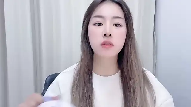 Snapshot of chloe-01 chatting on 01/13/25, 12:24 chloe-01 online show from 01/13/25, 12:24