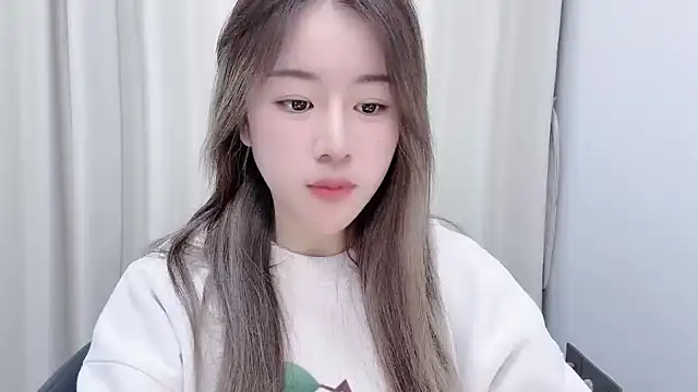 Snapshot of chloe-01 chatting on 01/14/25, 12:35 chloe-01 online show from 01/14/25, 12:35